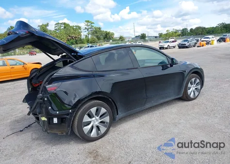 2021 Tesla Model Y Long Range Dual Motor All-Wheel Drive z USA, uszkodzony, nr VIN 5YJYGAEE8MF207493